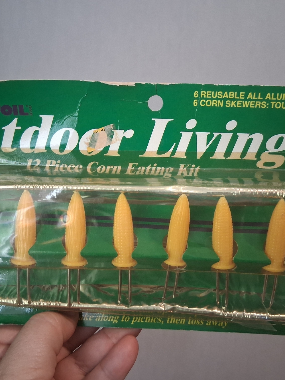 VintageE-Z Foil Outdoor Living 12pc Corn Eating Kit w/ Aluminum Dishes & Skewers